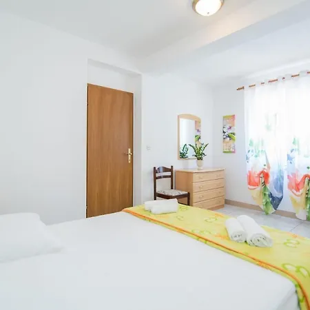 Apartment Vesna Postira